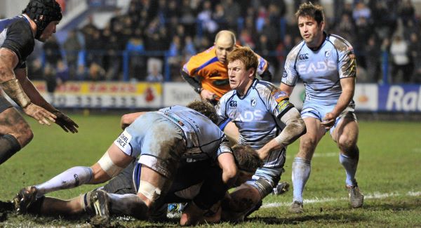 Jordi Murphy, Leinster, dives to score his side's second try of the game. Picture: SPORTSFILE