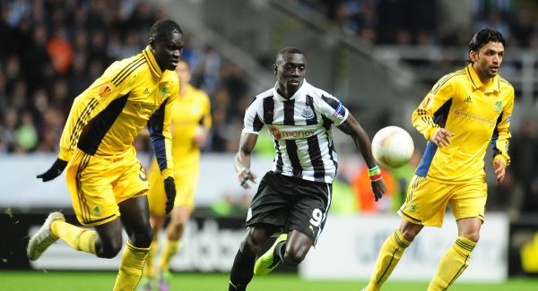 Newcastle United's Papiss Cisse gets away from Metalist Kharkiv's Papa Gueye (left) and Edmar (right) Picture: PA
