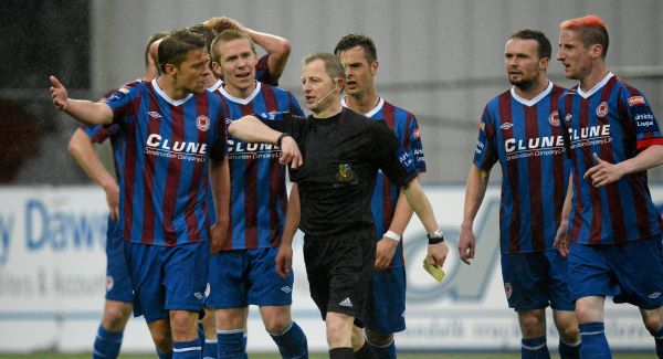 Referee Anthony Buttimer is surrounded by St. Patrick's Athletic players after awarding a penalty against their side. Picture: SPORTSFILE